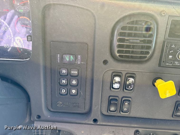 image for item EM6137 2018 Freightliner Business Class M2 refrigerated truck