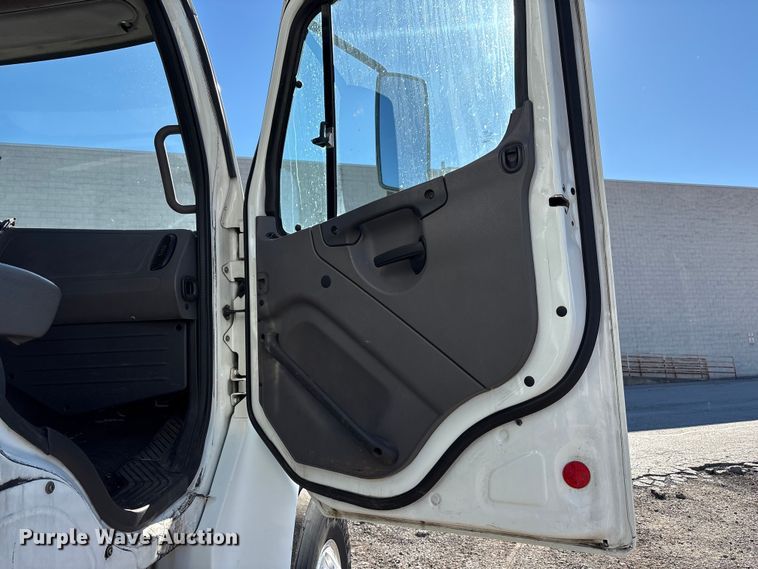 image for item EM6137 2018 Freightliner Business Class M2 refrigerated truck