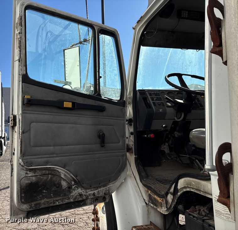image for item EM6138 1998 Freightliner FL80 refrigerated truck