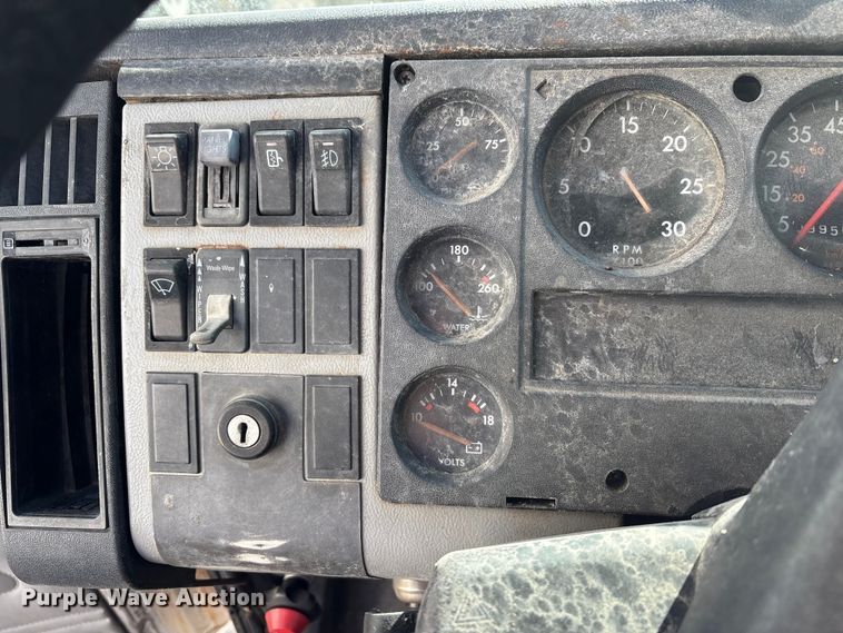 image for item EM6138 1998 Freightliner FL80 refrigerated truck