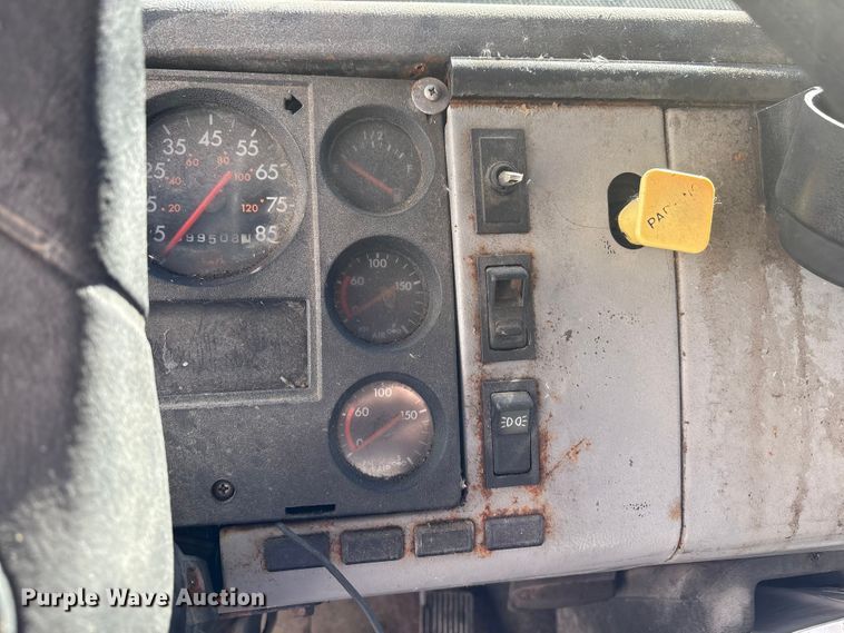 image for item EM6138 1998 Freightliner FL80 refrigerated truck