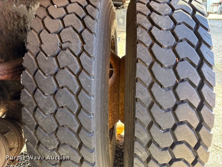 image for item EM6138 1998 Freightliner FL80 refrigerated truck