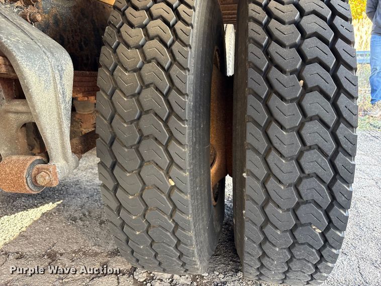 image for item EM6138 1998 Freightliner FL80 refrigerated truck