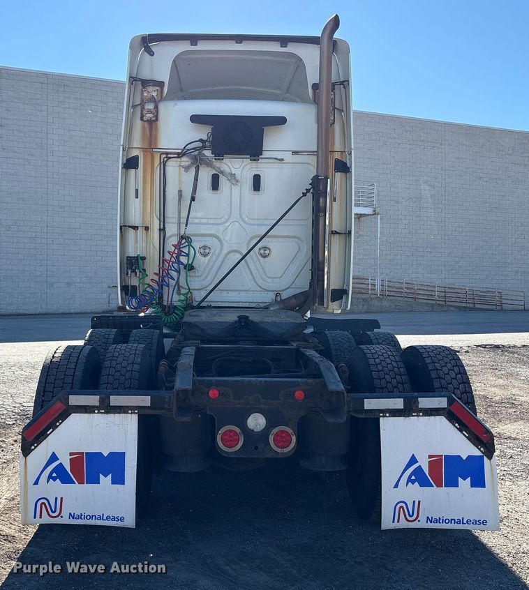 image for item EM6139 2018 Freightliner Cascadia 125 semi truck