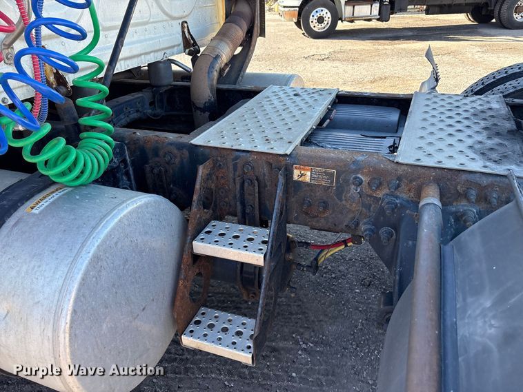 image for item EM6139 2018 Freightliner Cascadia 125 semi truck