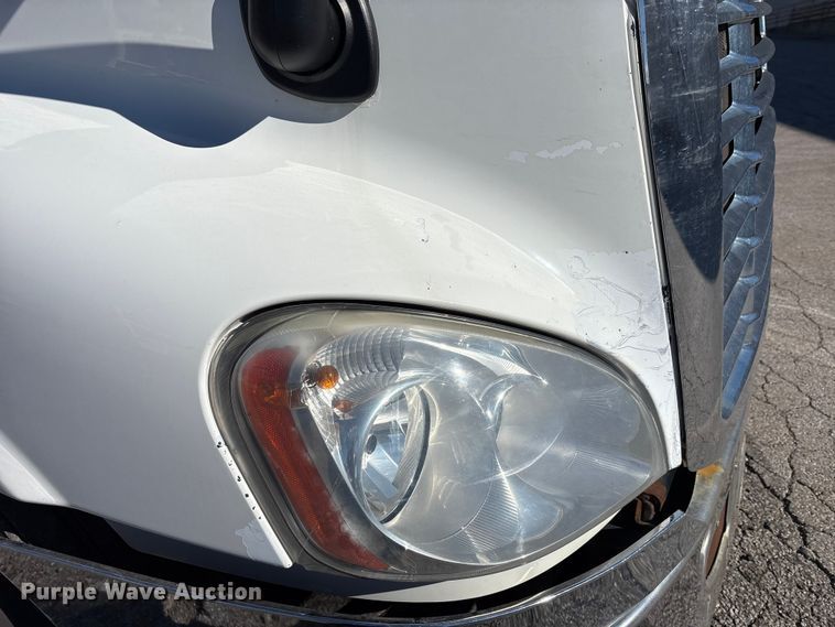 image for item EM6139 2018 Freightliner Cascadia 125 semi truck