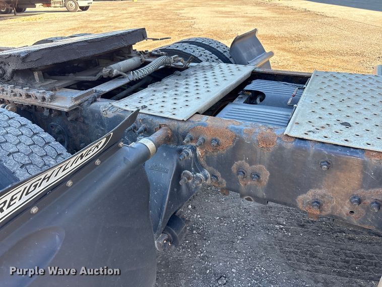 image for item EM6139 2018 Freightliner Cascadia 125 semi truck