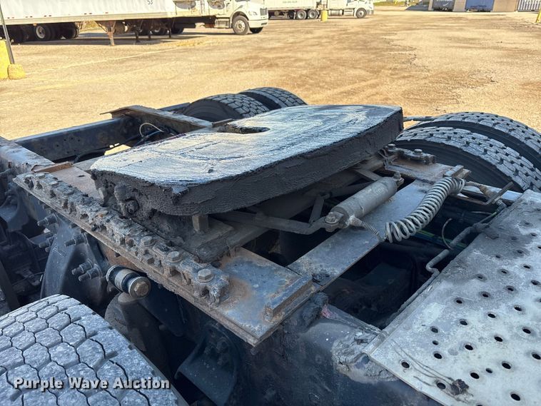 image for item EM6139 2018 Freightliner Cascadia 125 semi truck