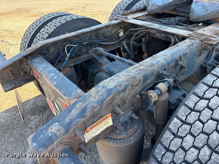 image for item EM6139 2018 Freightliner Cascadia 125 semi truck