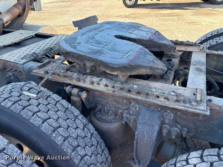 image for item EM6139 2018 Freightliner Cascadia 125 semi truck