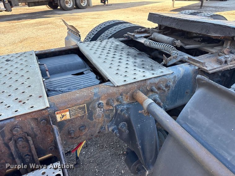 image for item EM6139 2018 Freightliner Cascadia 125 semi truck