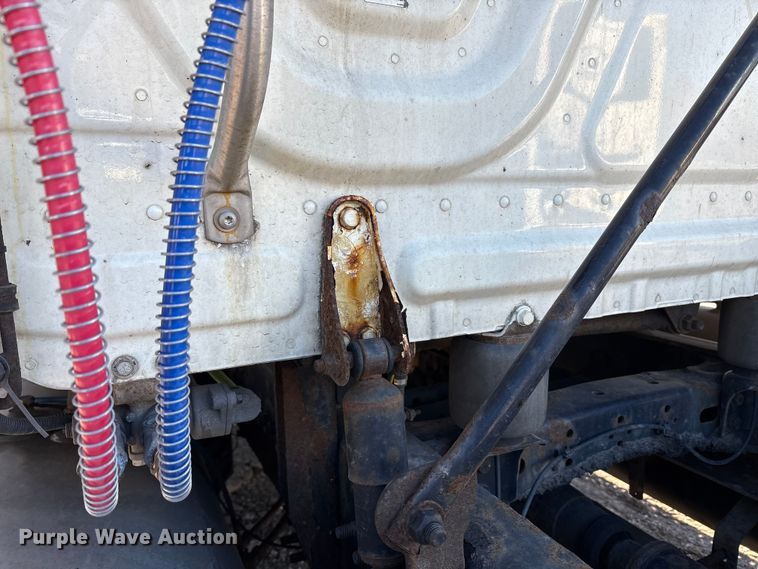 image for item EM6139 2018 Freightliner Cascadia 125 semi truck