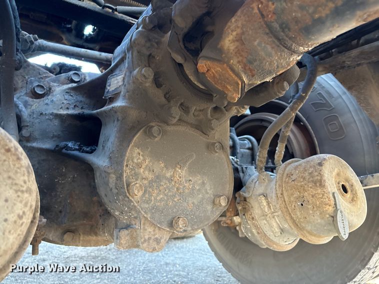 image for item EM6139 2018 Freightliner Cascadia 125 semi truck