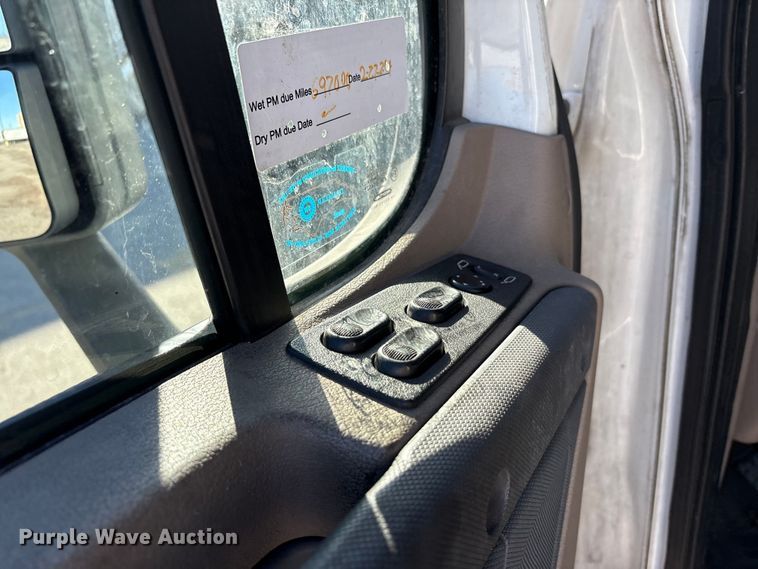 image for item EM6139 2018 Freightliner Cascadia 125 semi truck