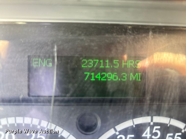 image for item EM6139 2018 Freightliner Cascadia 125 semi truck