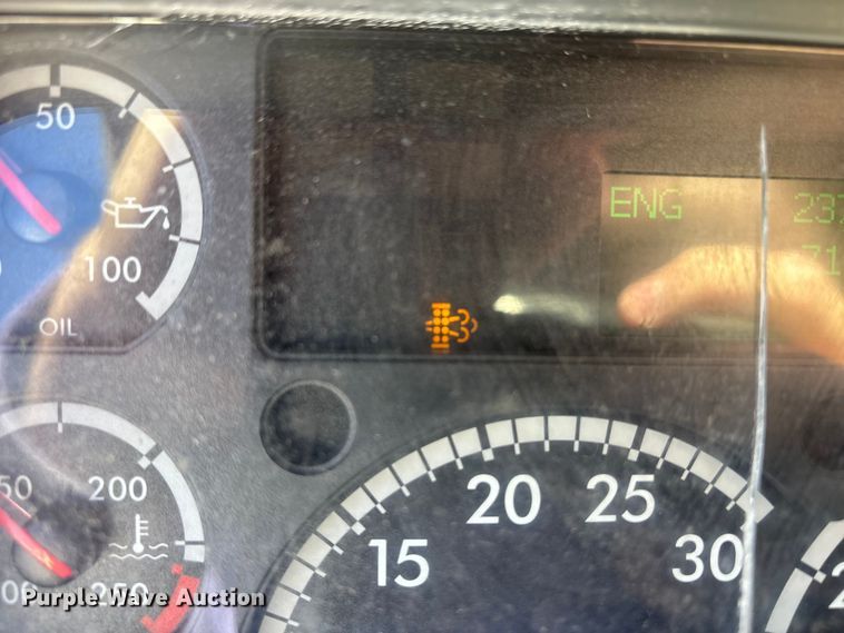 image for item EM6139 2018 Freightliner Cascadia 125 semi truck