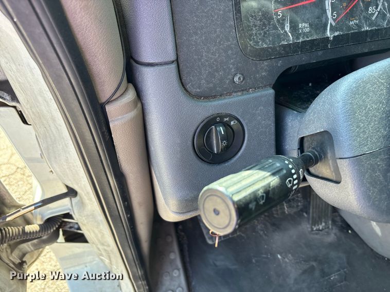 image for item EM6139 2018 Freightliner Cascadia 125 semi truck