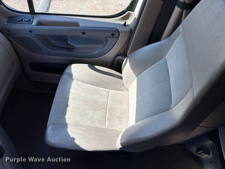 image for item EM6139 2018 Freightliner Cascadia 125 semi truck