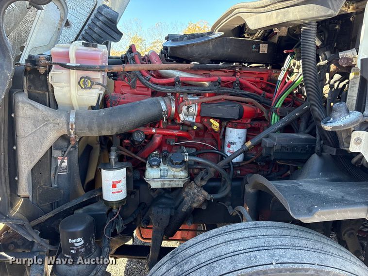 image for item EM6139 2018 Freightliner Cascadia 125 semi truck