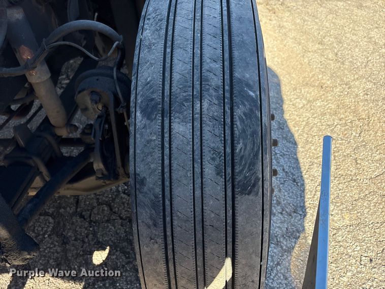 image for item EM6139 2018 Freightliner Cascadia 125 semi truck