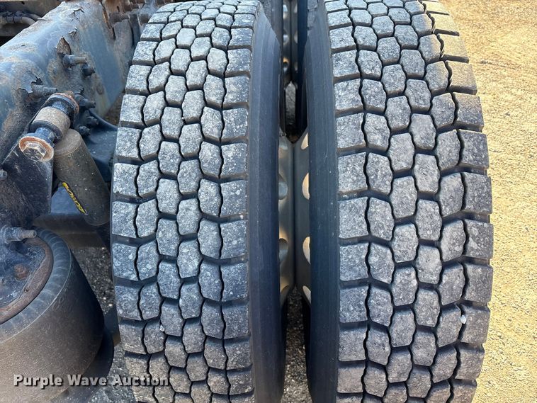 image for item EM6139 2018 Freightliner Cascadia 125 semi truck