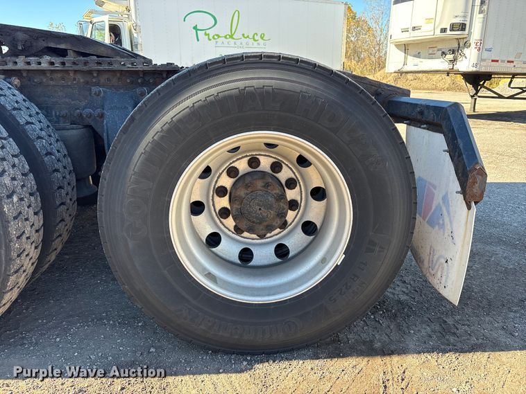 image for item EM6139 2018 Freightliner Cascadia 125 semi truck