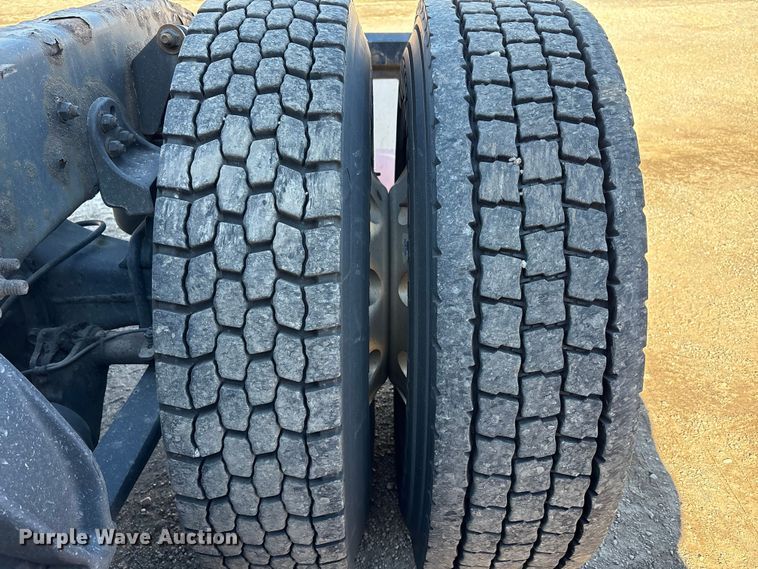 image for item EM6139 2018 Freightliner Cascadia 125 semi truck