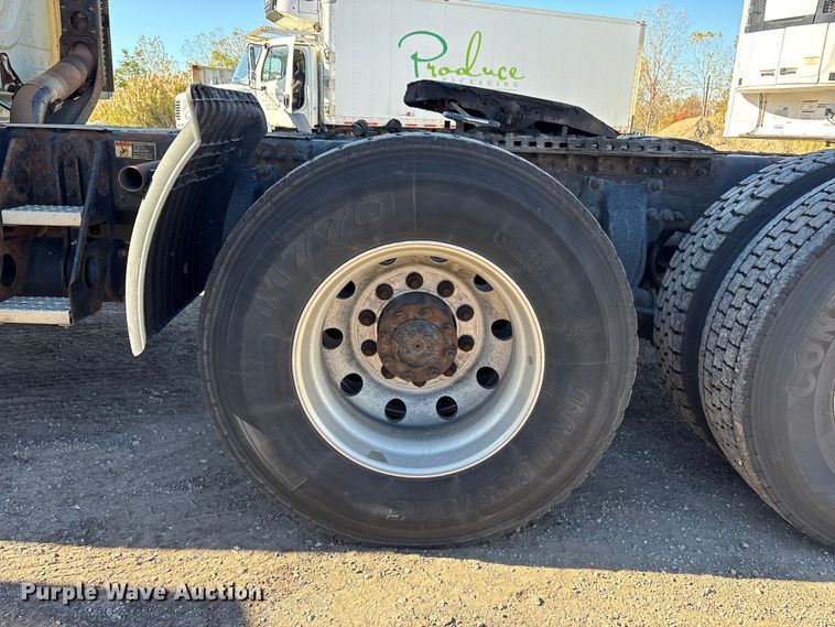 image for item EM6139 2018 Freightliner Cascadia 125 semi truck