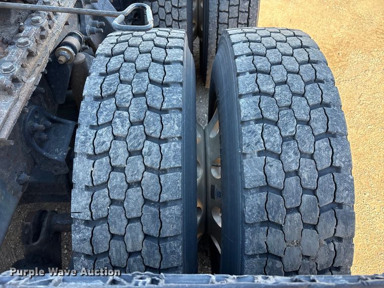 image for item EM6139 2018 Freightliner Cascadia 125 semi truck