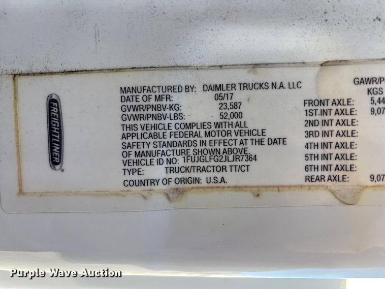 image for item EM6139 2018 Freightliner Cascadia 125 semi truck