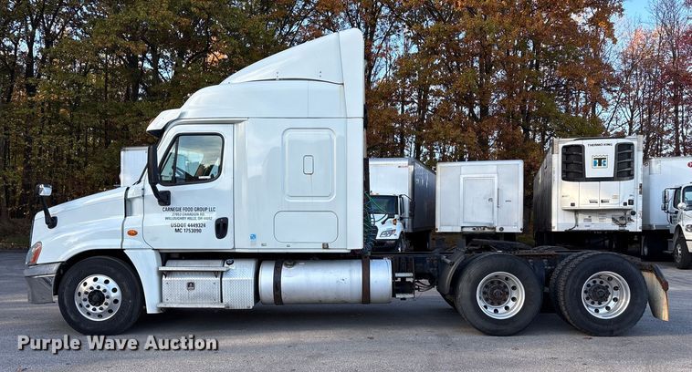 image for item EM6141 2018 Freightliner Cascadia 125 semi truck