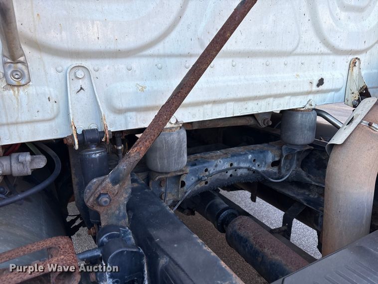 image for item EM6141 2018 Freightliner Cascadia 125 semi truck