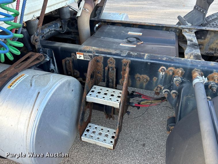 image for item EM6141 2018 Freightliner Cascadia 125 semi truck