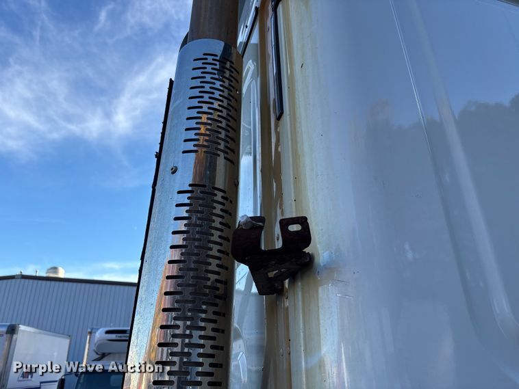 image for item EM6141 2018 Freightliner Cascadia 125 semi truck