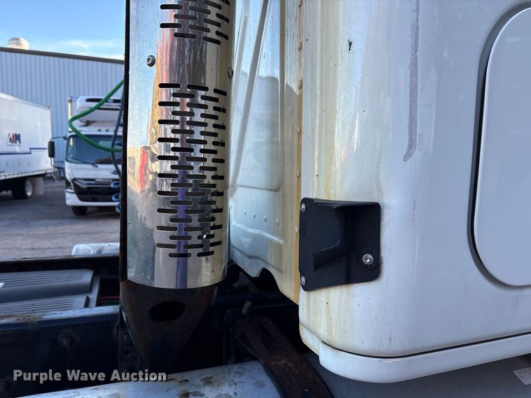 image for item EM6141 2018 Freightliner Cascadia 125 semi truck