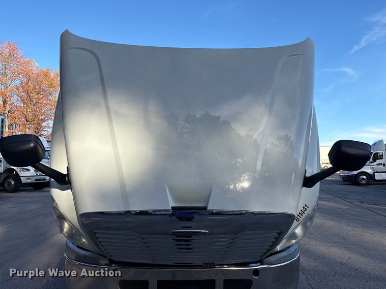 image for item EM6141 2018 Freightliner Cascadia 125 semi truck