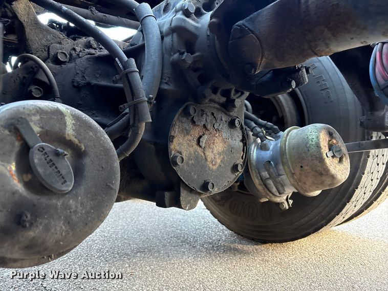 image for item EM6141 2018 Freightliner Cascadia 125 semi truck