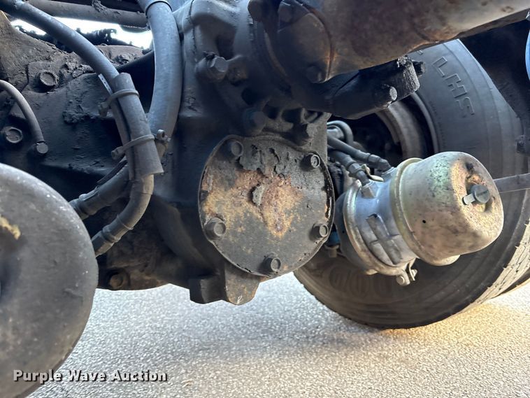 image for item EM6141 2018 Freightliner Cascadia 125 semi truck