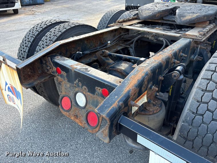 image for item EM6141 2018 Freightliner Cascadia 125 semi truck