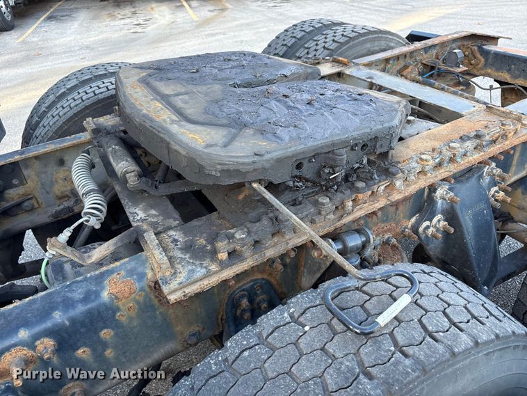 image for item EM6141 2018 Freightliner Cascadia 125 semi truck