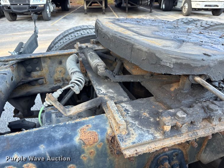 image for item EM6141 2018 Freightliner Cascadia 125 semi truck