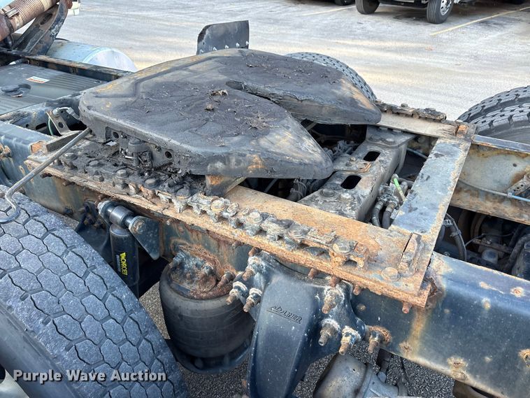 image for item EM6141 2018 Freightliner Cascadia 125 semi truck