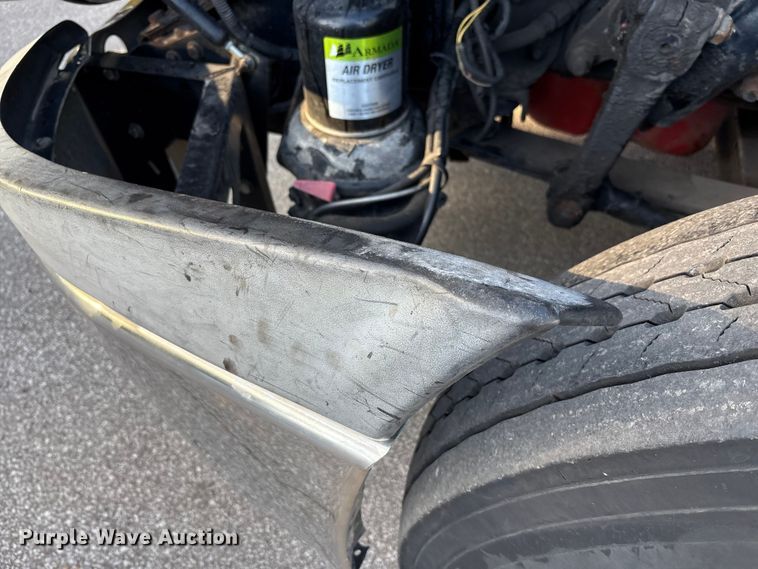 image for item EM6141 2018 Freightliner Cascadia 125 semi truck