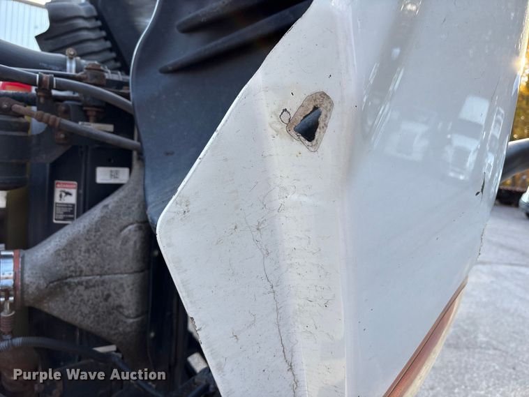 image for item EM6141 2018 Freightliner Cascadia 125 semi truck