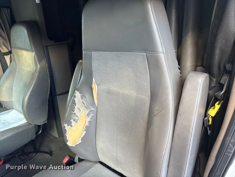 image for item EM6141 2018 Freightliner Cascadia 125 semi truck