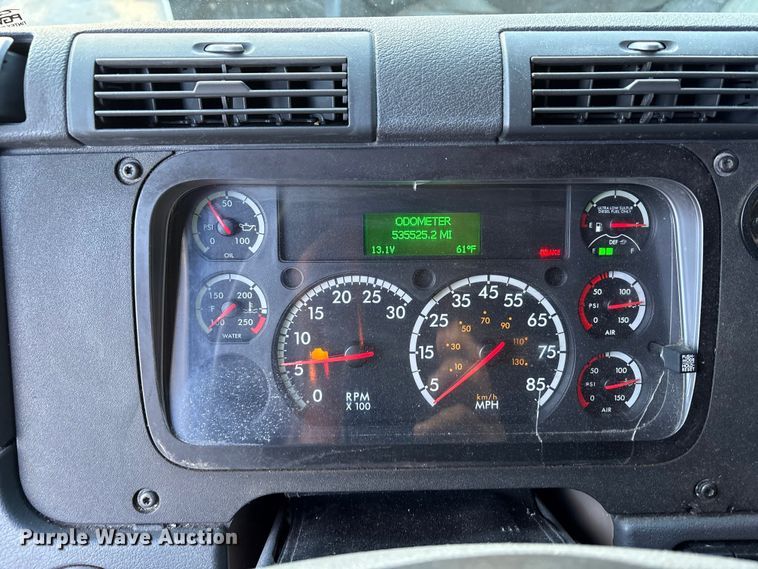 image for item EM6141 2018 Freightliner Cascadia 125 semi truck