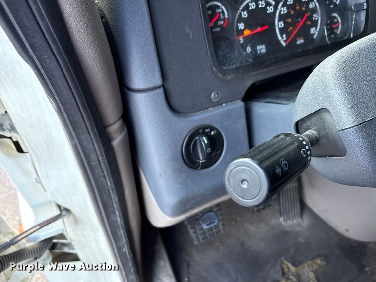 image for item EM6141 2018 Freightliner Cascadia 125 semi truck