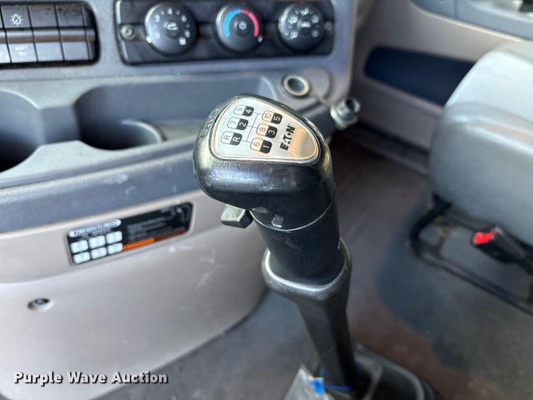 image for item EM6141 2018 Freightliner Cascadia 125 semi truck