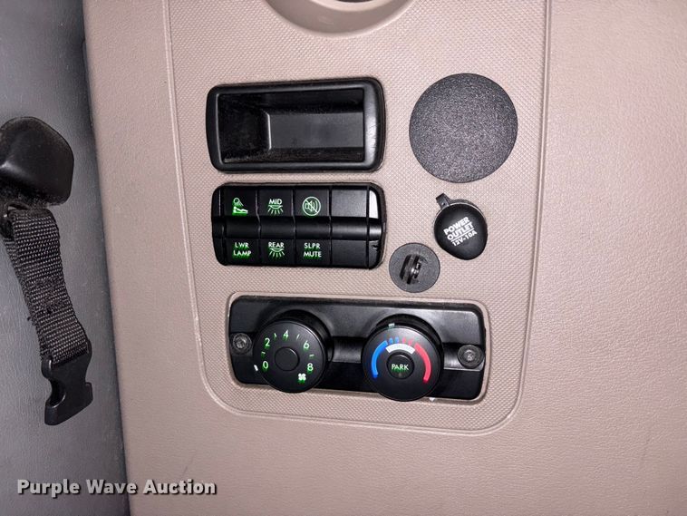 image for item EM6141 2018 Freightliner Cascadia 125 semi truck