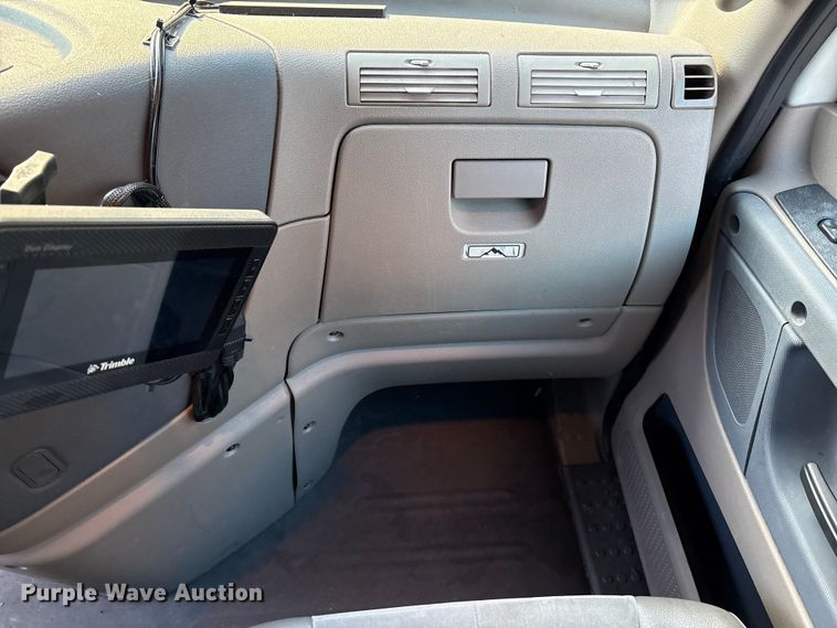 image for item EM6141 2018 Freightliner Cascadia 125 semi truck